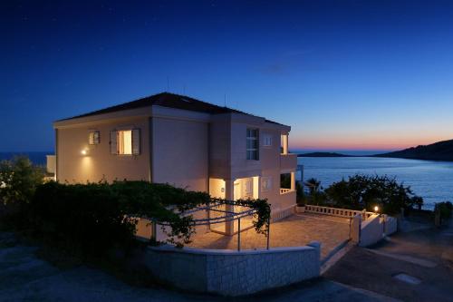 Apartments by the sea Razanj Rogoznica 7484 — 4-Star Luxury Hotel in Rogoznica, Croatia