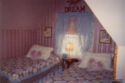 The Homespun Country Inn - photo 3