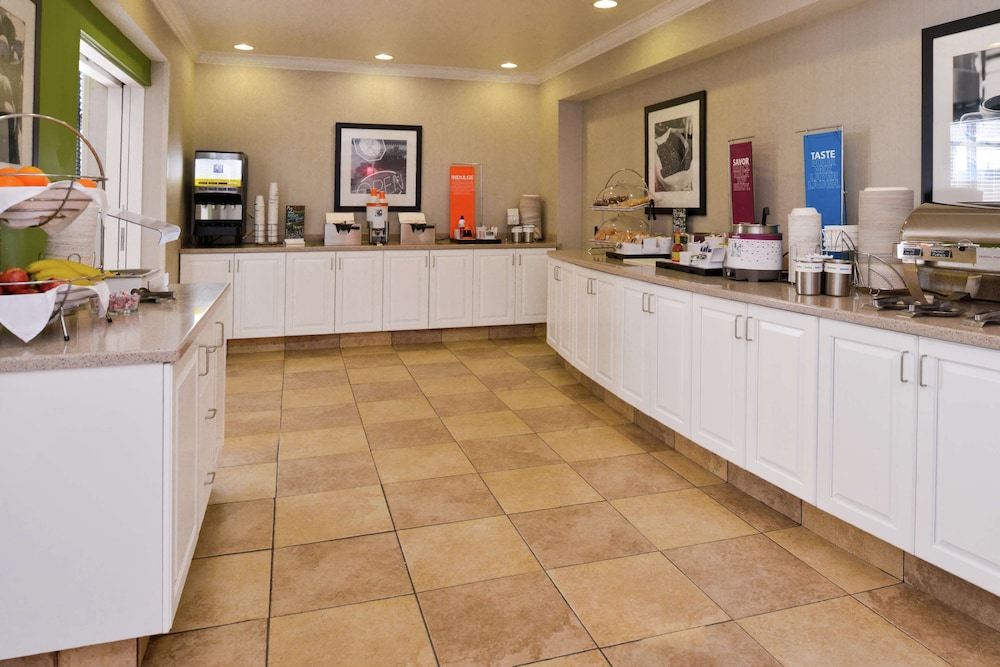 Hampton Inn & Suites Wilmington - photo 60