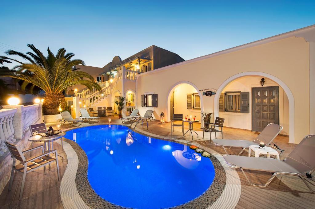 Phoenix - carbon neutral hotel in Fira