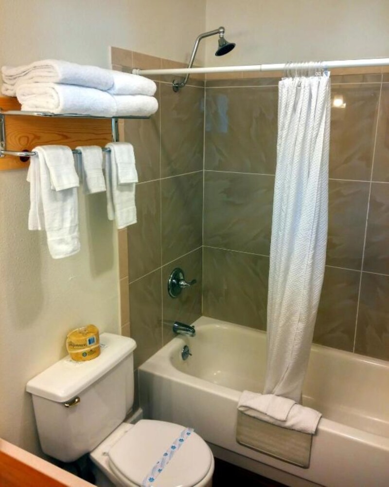 Silver Sands Motel - photo 25