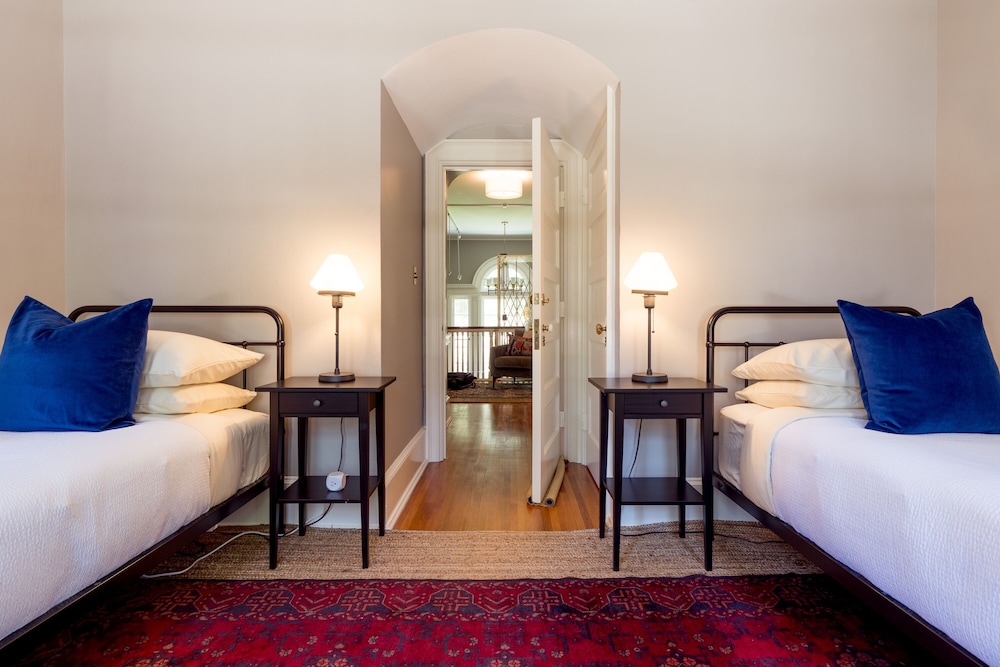 16 Elm Heritage Hotel - photo 33