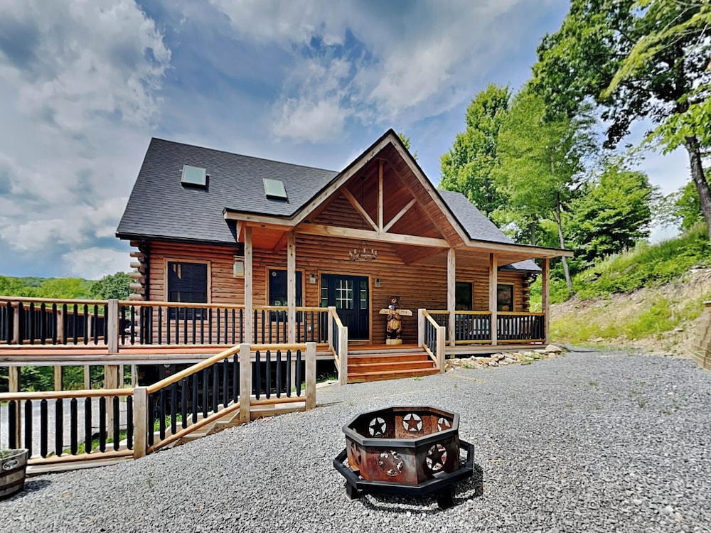 Sunset Bluff — 4-Star Luxury Hotel in Mchenry, United States