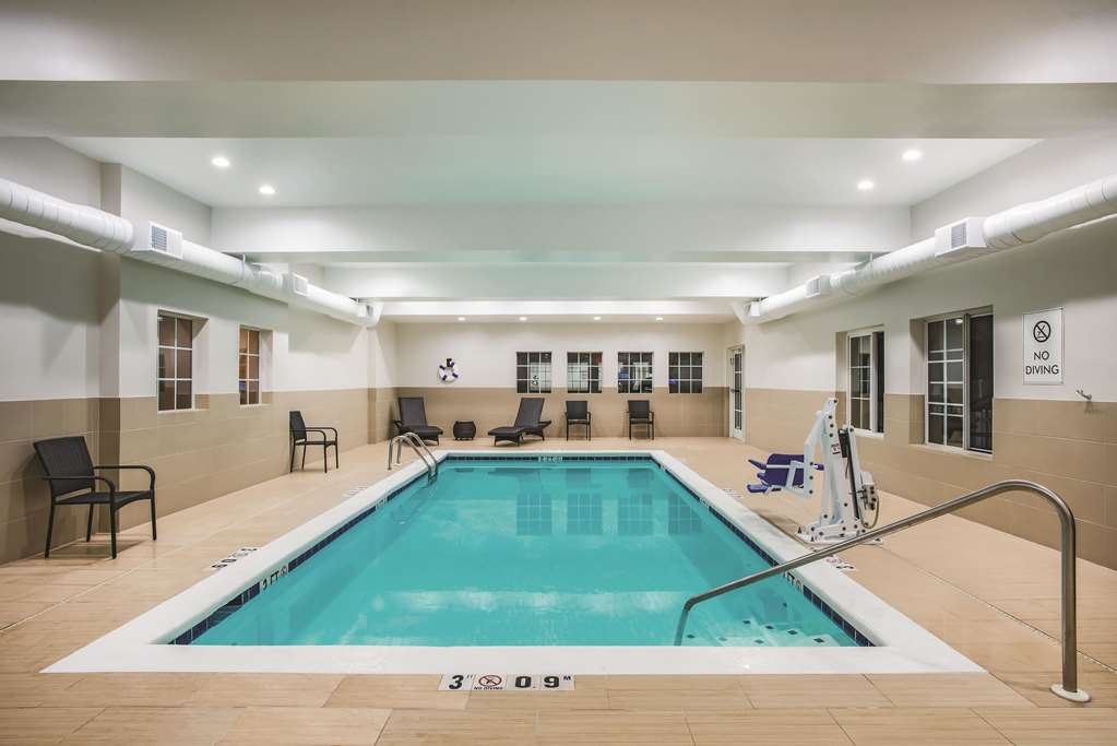 La Quinta Inn & Suites by Wyndham Chambersburg - photo 6