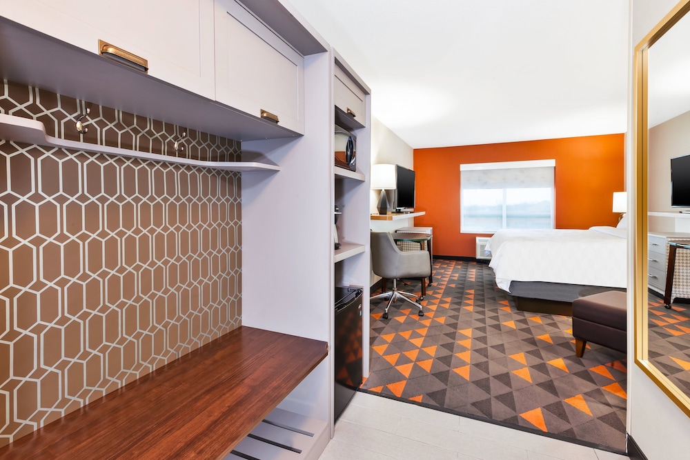 Holiday Inn & Suites Toledo Southwest Perrysburg by IHG - photo 10