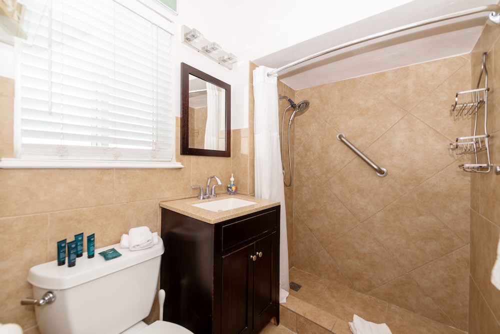 Tropic Isle Boutique Hotel - photo 31