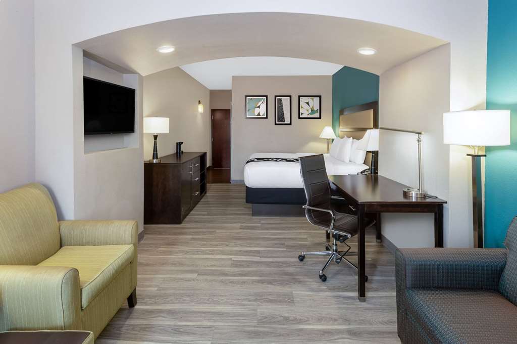 La Quinta Inn & Suites by Wyndham Durant - photo 15