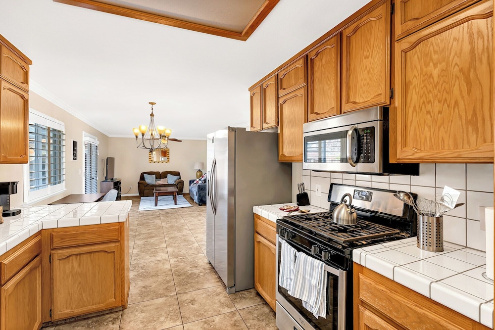 Country Living Retreat — hotel in Hanford