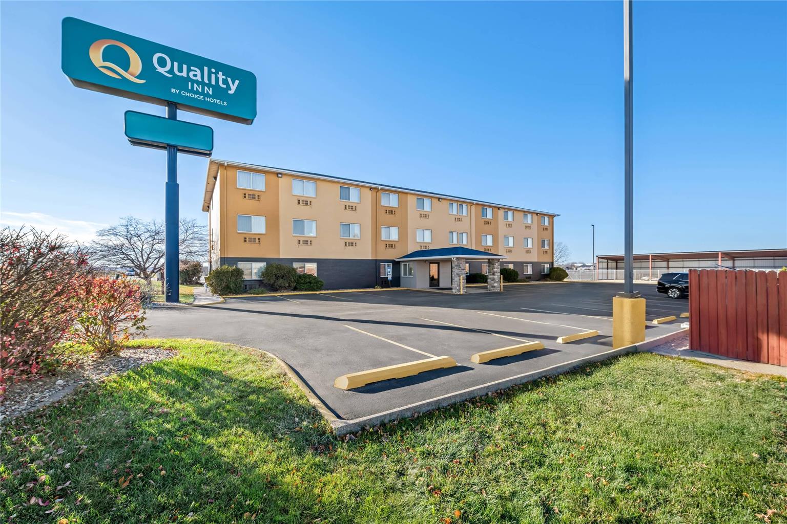 Quality Inn Dubuque on Hwy 20 - photo 2