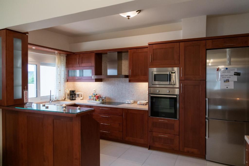 Roses House 2 Near Airport — Artemida — photo 4