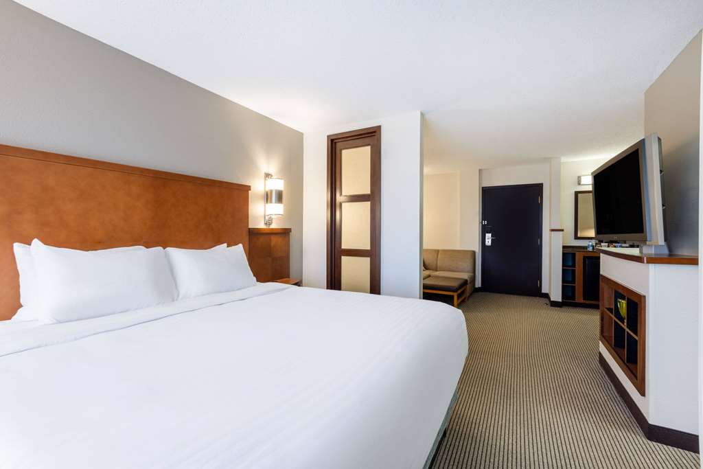 Wyndham Garden Kansas City Airport - photo 26