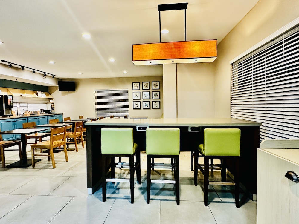 Radiant Inn & Suites - photo 11