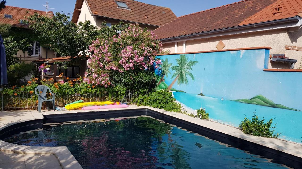 Appart Independant 1 Lit Deux Personnes Et 1 Appoint Piscine Jardin Direct Gare Aeroport Et Jardin — 4-Star Luxury Hotel in Toulouse, France