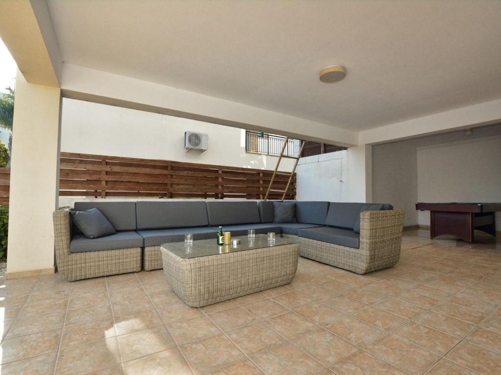 Villa Protaras Paralia Spacious 4Bdr Central Protaras Villa