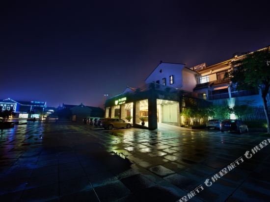 Manju Hotel.Deqing Yuyingfang Store in Deqing, People's Republic of China