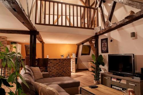 Duplex Atypique Dans La Cite Medievale — Laon