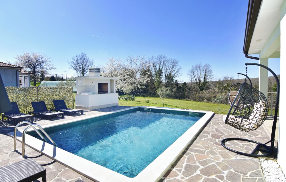 Family friendly house with a swimming pool Buroli Umag 22400 — 4-Star Luxury Hotel in Umag, Croatia