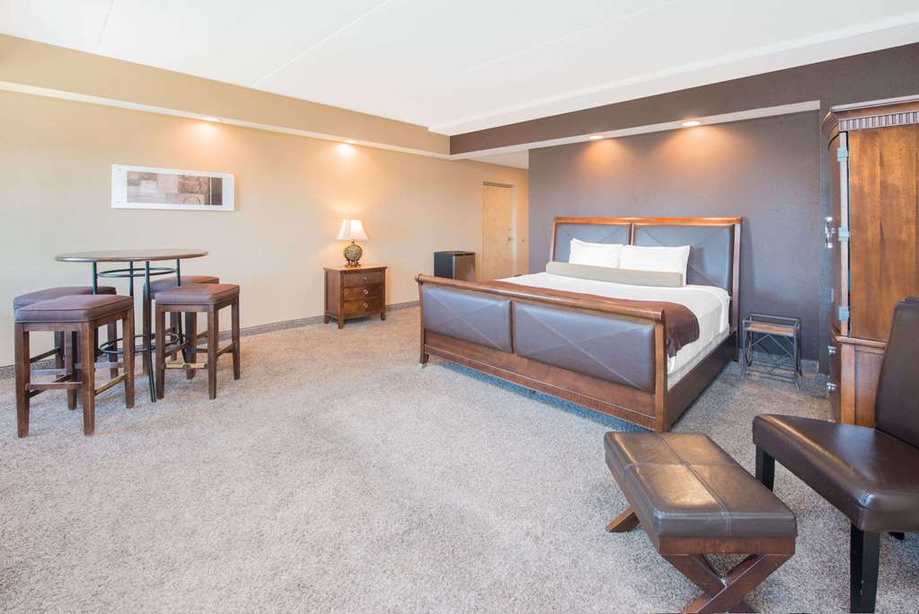 Microtel Inn & Suites by Wyndham Quincy Downtown River Area - photo 7