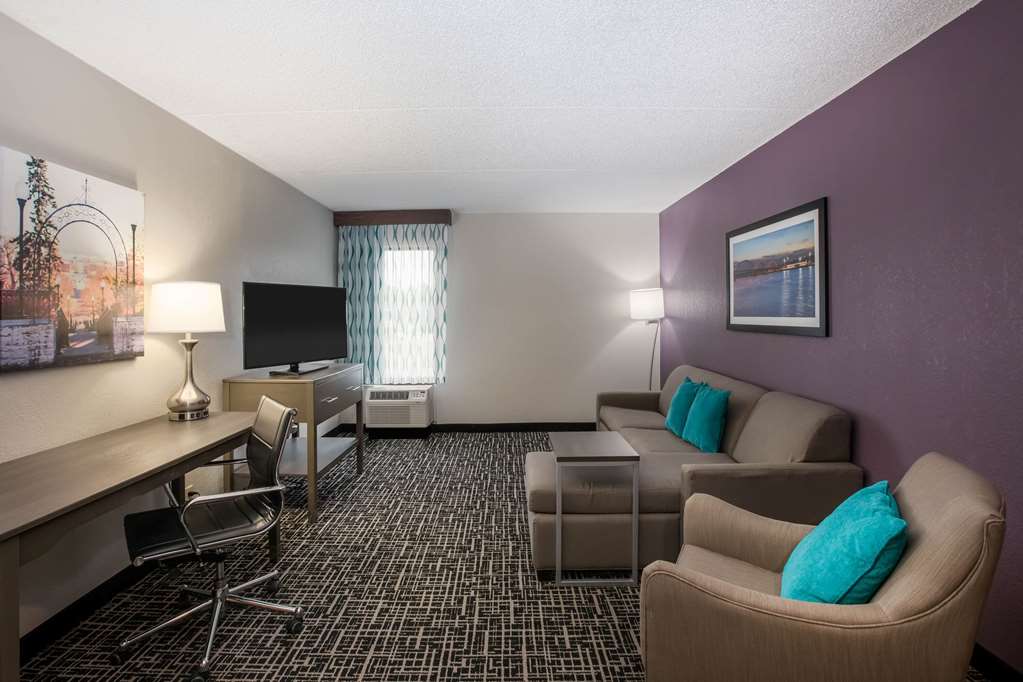 La Quinta Inn by Wyndham Davenport & Conference Center - photo 25