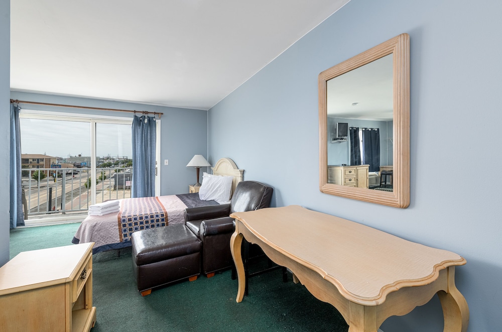 Hotel Charlee Villas by the Beach - photo 23