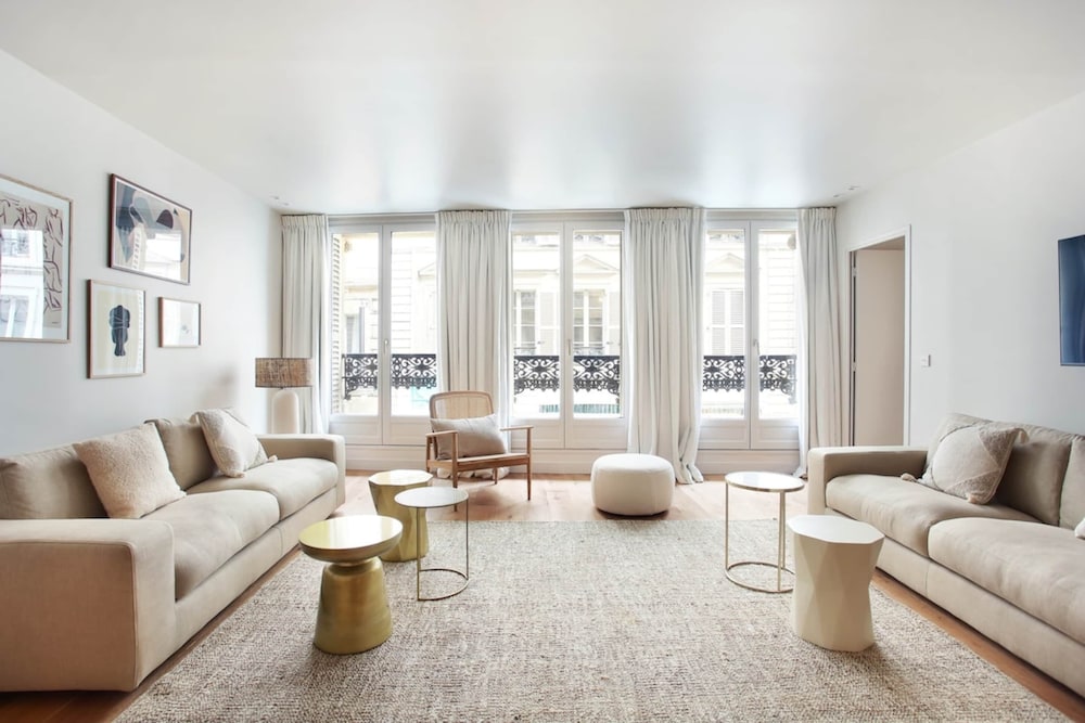 Luxurious and new Apartment in the Center of Paris — 4-Star Luxury Hotel in Paris, France