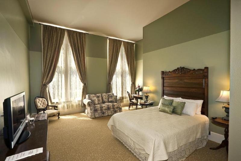 Historic Plaza Hotel - photo 12