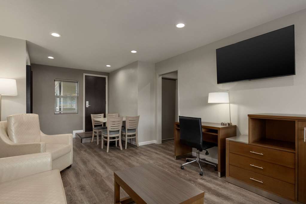 Super 8 by Wyndham Eureka - photo 38