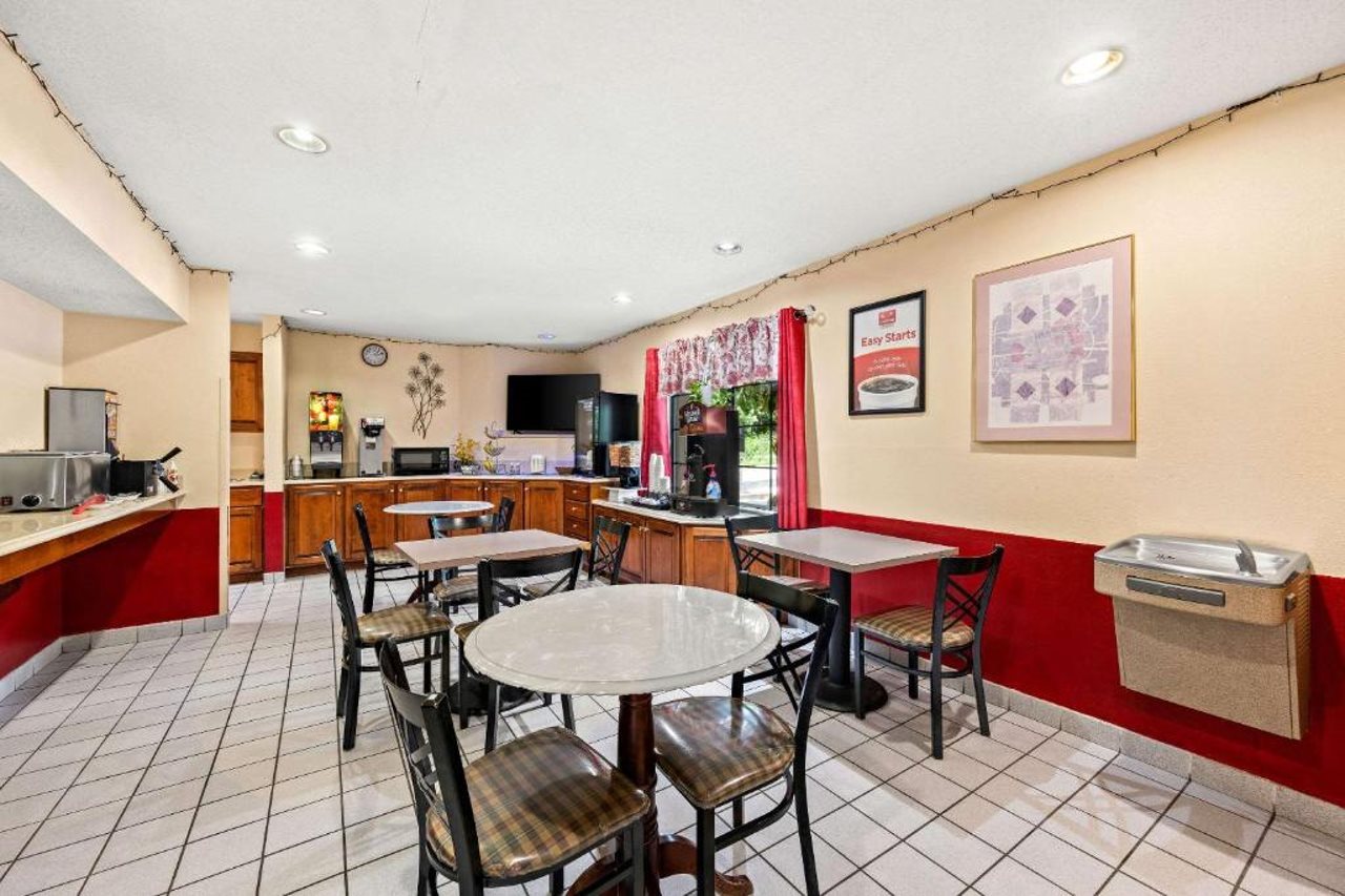 Econo Lodge London North - photo 11