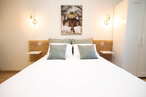 Evasion Menton Vue Mer Proche Plage Et Gare in Menton, France