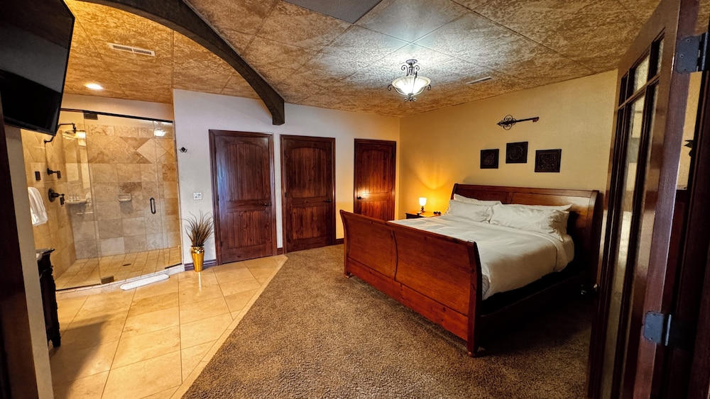 D'Monaco Luxury Resort - photo 7