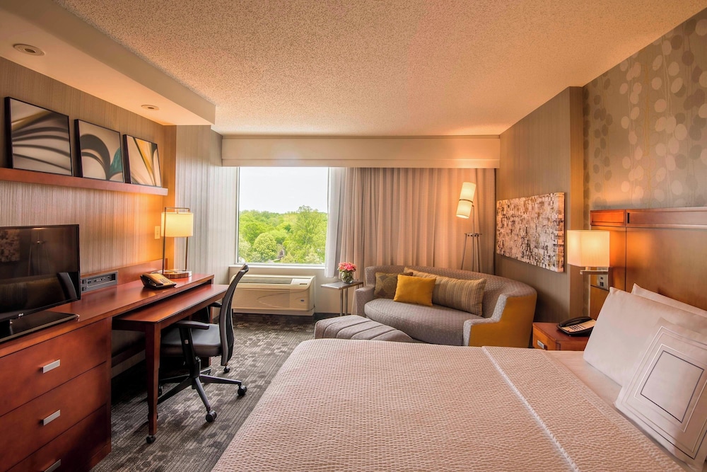 Courtyard by Marriott Bethesda Chevy Chase - photo 9
