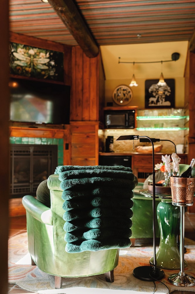 Highland Haven Creekside Inn - photo 85