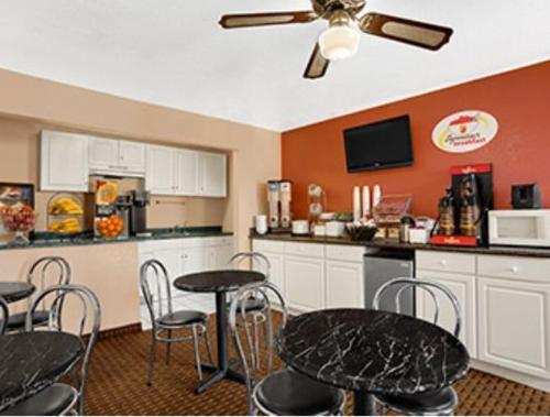 Super 8 By Wyndham El Centro - photo 21