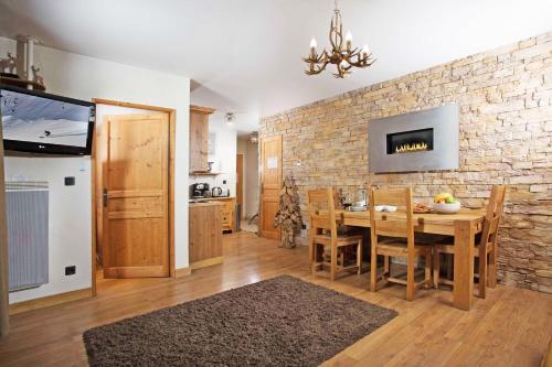 Le Paradis 8 apartment Chamonix All Year — 4-Star Luxury Hotel in Chamonix-Mont-Blanc, France