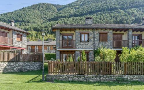 Casa Collarada Confort — 4-Star Luxury Hotel in Villanua, Spain