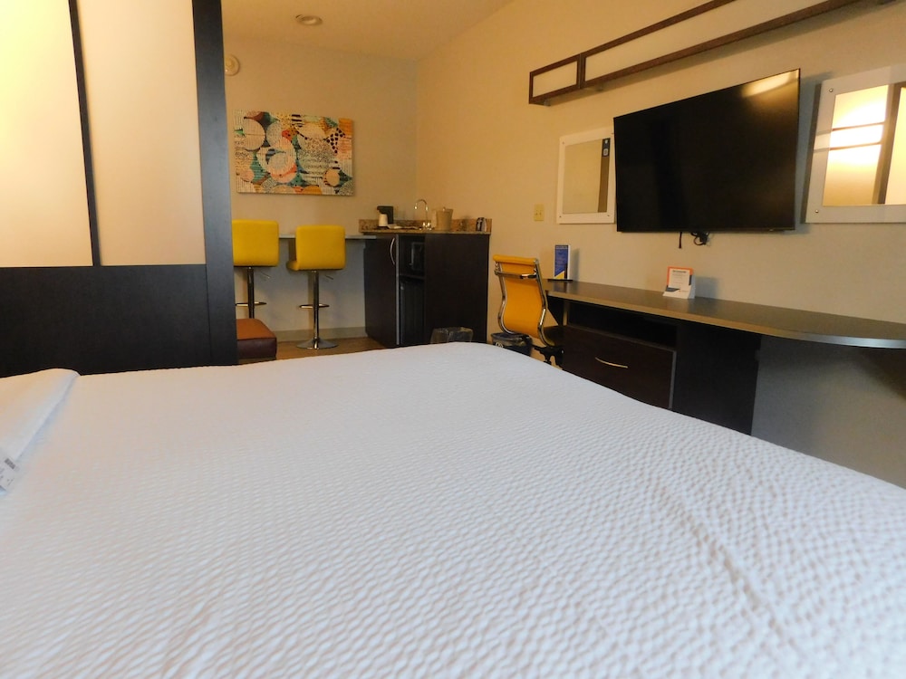 Microtel Inn & Suites by Wyndham Wheeling at Highlands - photo 14