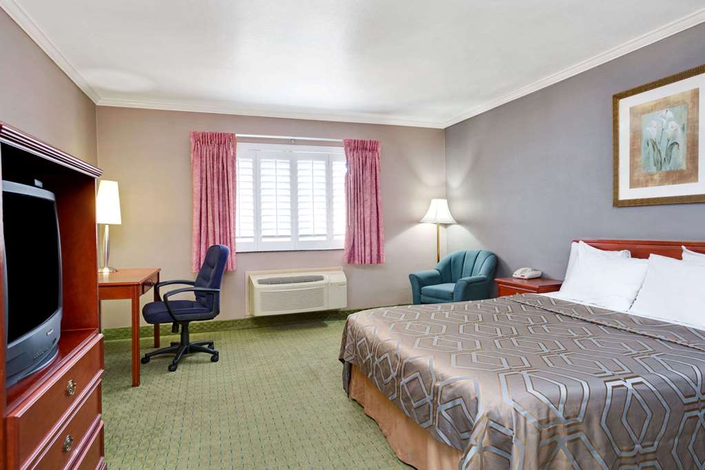 Days Inn by Wyndham West Covina - photo 7