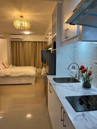 CQ House Luxe Stay with Pool View Near MOA & Airport — 4-Star Luxury Hotel in Manila, Philippines