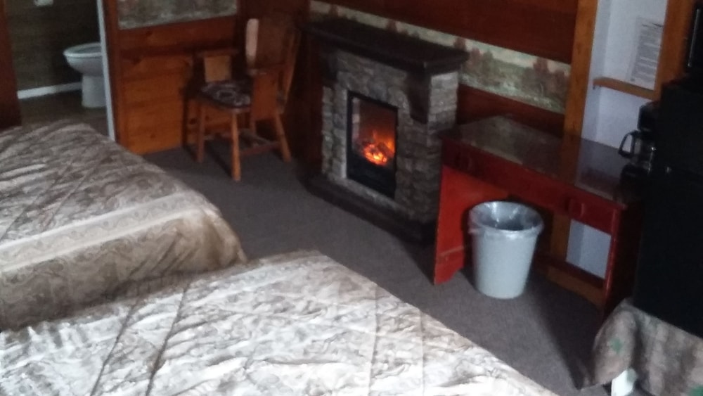 Headwaters Motel - photo 8
