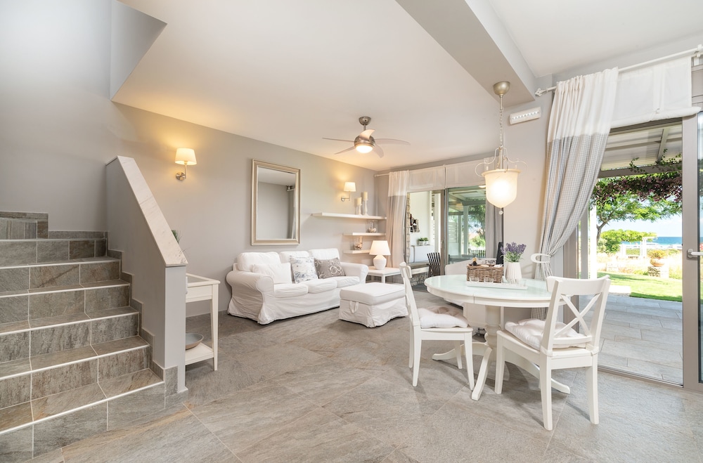 Ammouda Villas — 4-Star Luxury Hotel in Nikiti, Greece