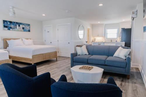 2005 Queen Suite 2nd Floor Surfside — 4-Star Luxury Hotel in Santa Cruz, United States