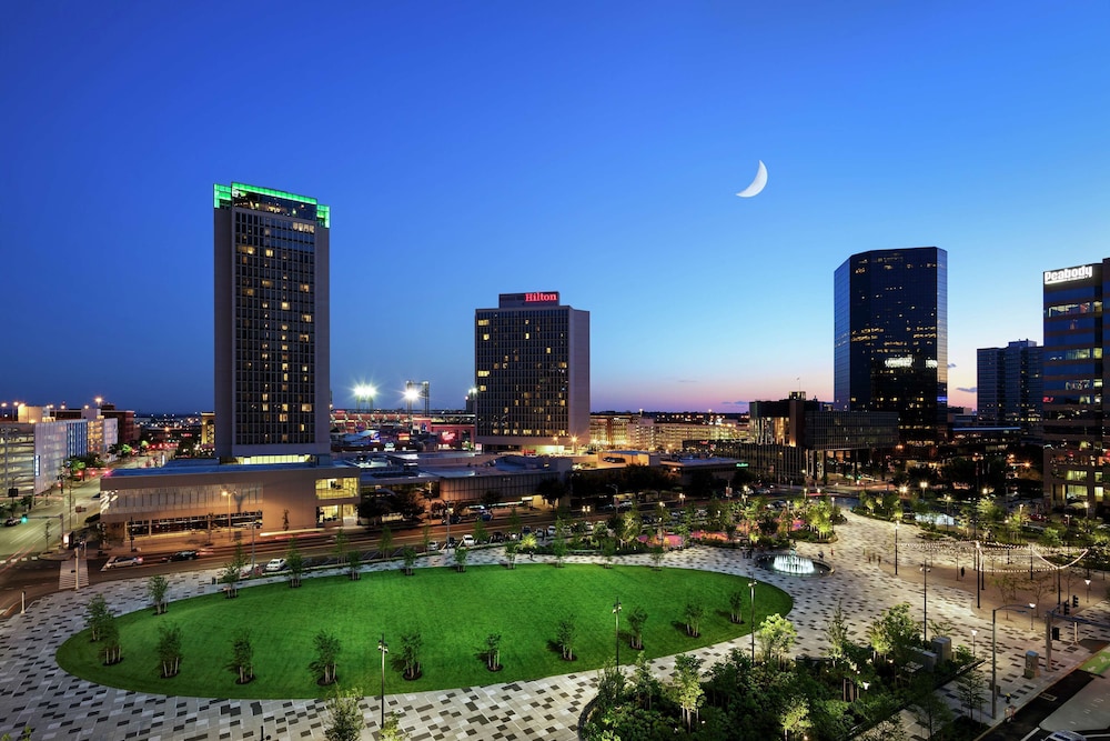 Hilton St. Louis at the Ballpark - featured photo