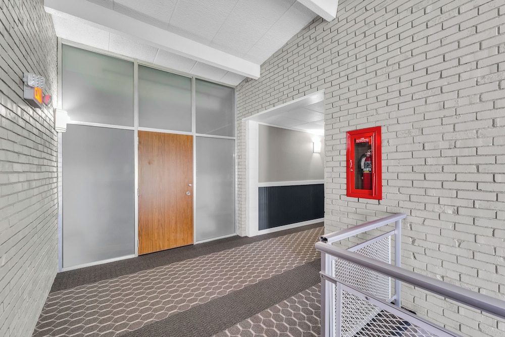 Eastlake Suites Hotel & Conference Center By OYO Urbana - photo 129