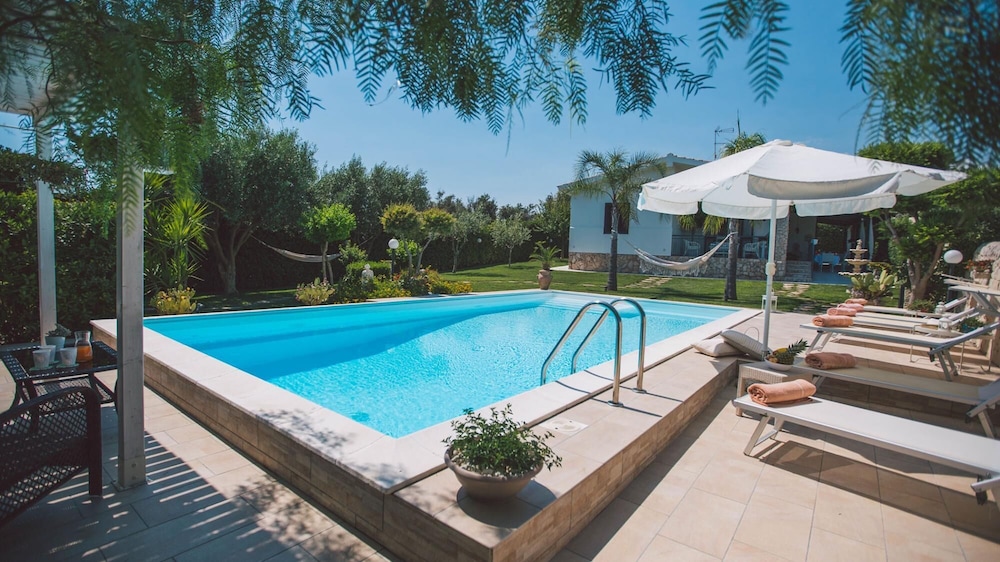 Villa Ferradina 4&2 Emma Villas — 4-Star Luxury Hotel in Ispica, Italy