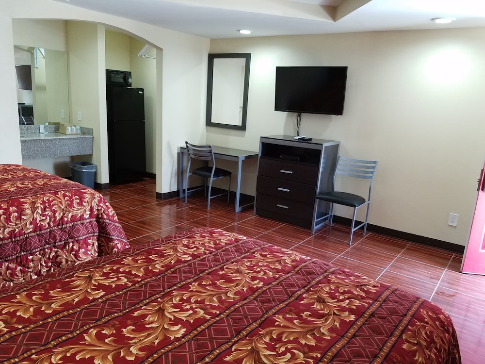 Luxury Inn & RV Park - photo 4