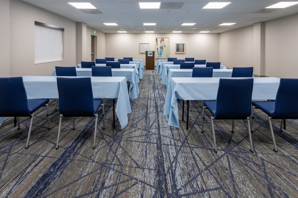 Holiday Inn Express & Suites Center Township by IHG - photo 33