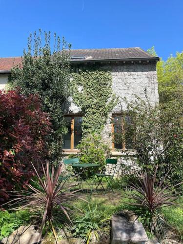 Charmante dépendance avec jardin - last minute hotel in Vaux-Sur-Seine