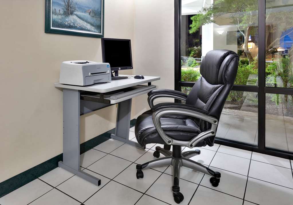Days Inn & Suites by Wyndham Bentonville - photo 14