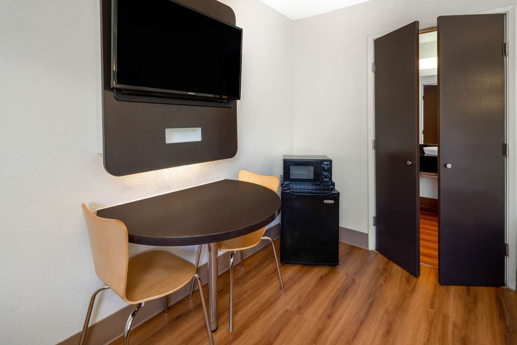 Motel 6 Santa Barbara CA State Street - photo 18