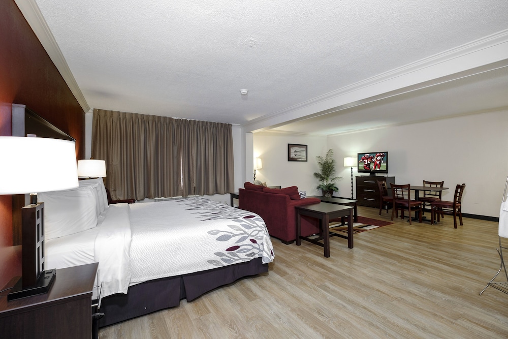 Red Roof Inn & Suites Jacksonville NC - photo 8
